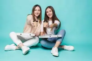 5 Contoh teks anekdot singkat tentang sahabat disertai pengertian dan formatnya