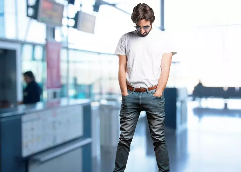 mitos soal kantongi batu di saku celana © 2024 freepik.com