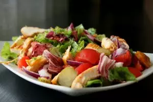 7 Saus salad rendah kalori, serba enak dan bikin nagih