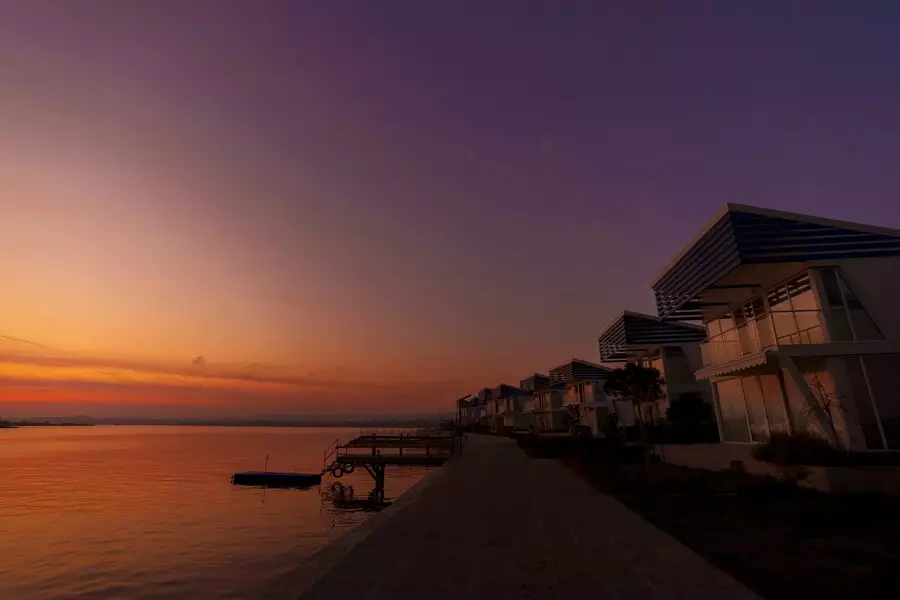 Mitos larangan keluar saat maghrib © 2024 freepik.com Mitos larangan keluar saat maghrib © 2024 freepik.com