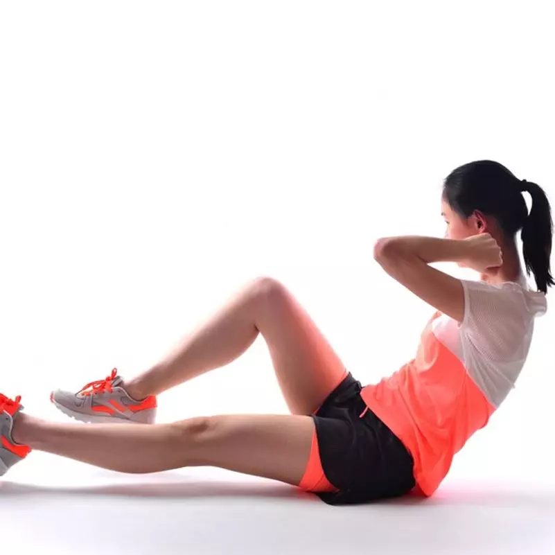 Sebutkan macam-macam latihan kebugaran jasmani yang bertujuan melatih kelincahan disertai tipsnya