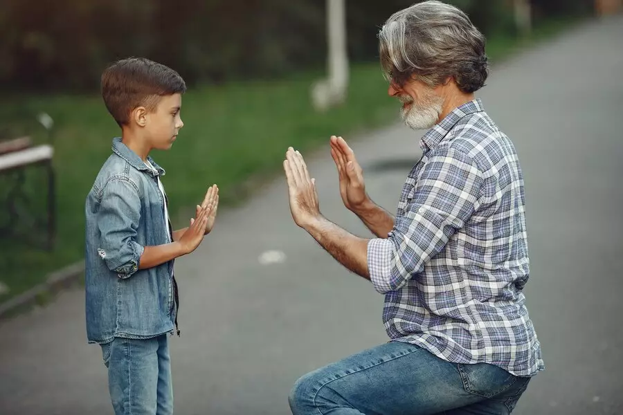 Viral pria Surabaya paksa siswa sujud & menggonggong © 2024 freepik.com Viral pria Surabaya paksa siswa sujud & menggonggong © 2024 freepik.com