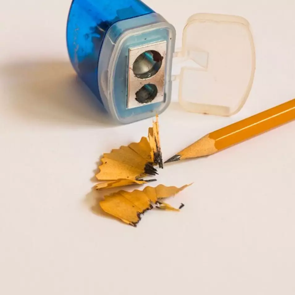 8 Mitos menyerut pensil seukuran kelingking, dipercaya bisa memperpanjang usia orang tua