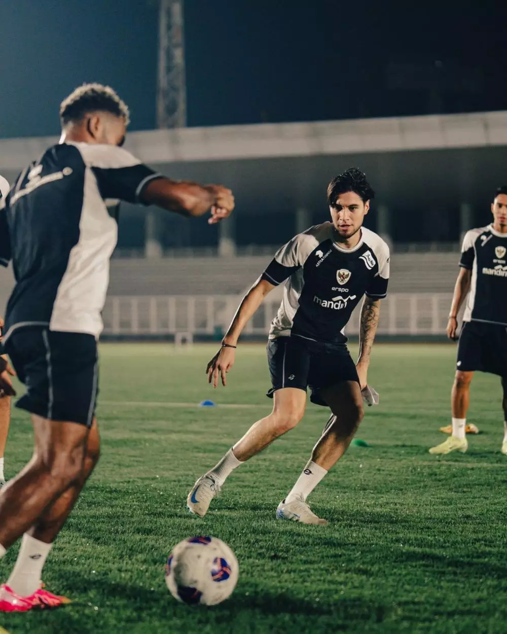 tato tulisan di lengan Kevin Diks © Instagram tato tulisan di lengan Kevin Diks © Instagram