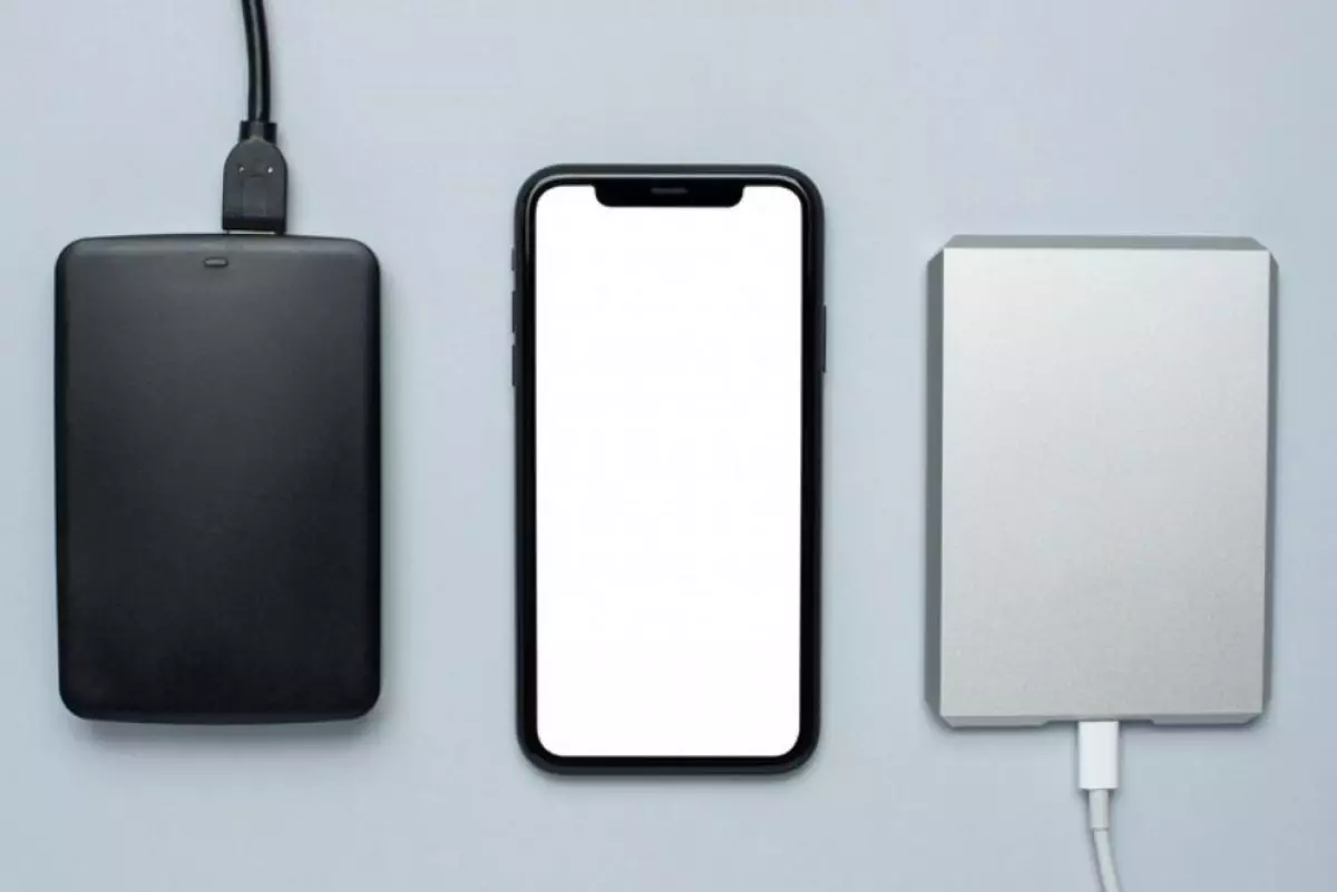 Cara menghapus dan memformat drive eksternal di iPhone dan iPad