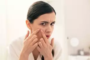 Campuran yoghurt dan 2 bahan dapur ini bisa mengecilkan tampilan pori-pori wajah, begini cara pakainya