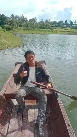 Viral Ariel Noah kena kamera android © 2024 brilio.net Viral Ariel Noah kena kamera android © 2024 brilio.net