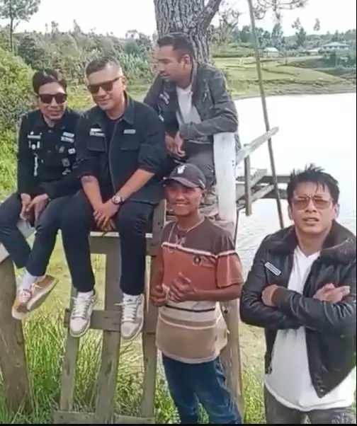 Viral Ariel Noah kena kamera android © 2024 brilio.net Viral Ariel Noah kena kamera android © 2024 brilio.net