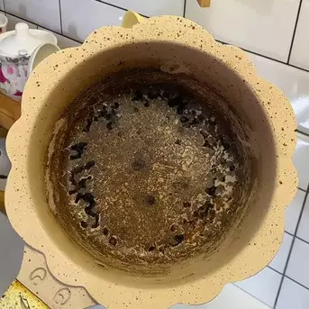 Trik bersihkan panci gosong berkerak ini bikin kinclong lagi pakai tambahan 2 bahan dapur