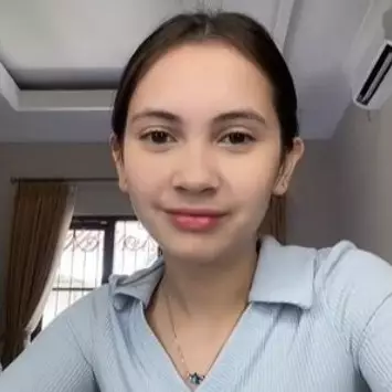 Tutorial makeup daily super simpel Richelle Skornicki ini cuma andalkan bedak lokal harga Rp 100 ribua