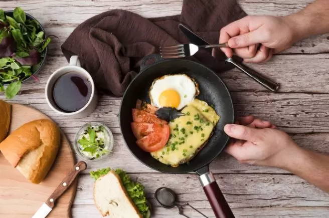 Mitos makan langsung di panci © 2024 brilio.net