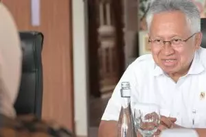 Tak mau cawe-cawe soal penangguhan doktor Bahlil Lahadalia, begini tanggapan Mendiktisaintek