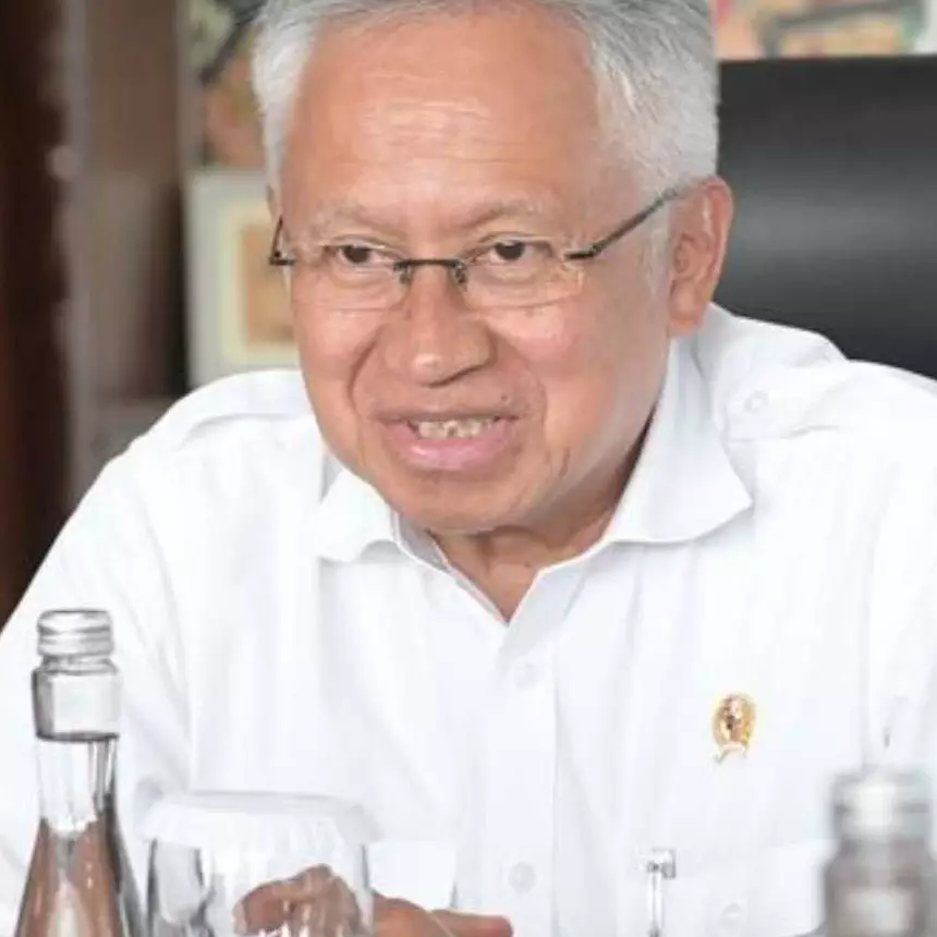 Tak mau cawe-cawe soal penangguhan doktor Bahlil Lahadalia, begini tanggapan Mendiktisaintek