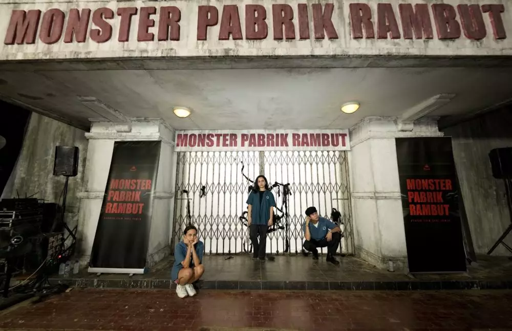 Monster Pabrik Rambut © 2024  Monster Pabrik Rambut © 2024
