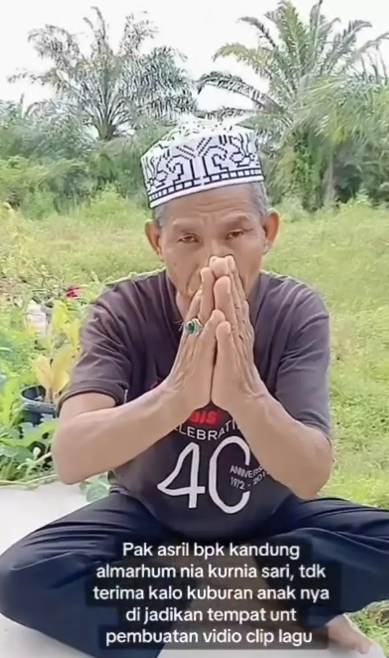 Makam Nia Kurnia Sari jadi tempat syuting video klip © berbagai sumber Makam Nia Kurnia Sari jadi tempat syuting video klip © berbagai sumber