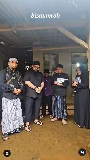 mengajar ngaji 10 tahun bisa berangkat umroh © 2024 Instagram