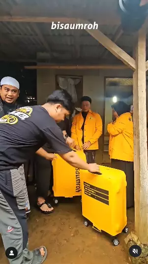 mengajar ngaji 10 tahun bisa berangkat umroh © 2024 Instagram