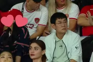 Viral momen artis Korea Lee Kyung-kyu nonton Timnas Indonesia di GBK, tepati janji pada Shin Tae-yong