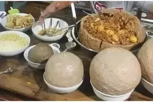 [KUIS] Saat hujan biasanya kamu melakukan apa? Jawabanmu bisa tentukan bakso nyeleneh untuk disantap