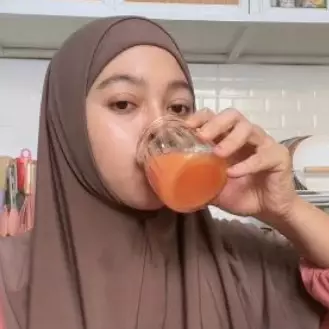 Tak perlu beli produk sachet, cara bikin minuman kolagen ini cuma pakai wortel dicampur 2 jenis buah