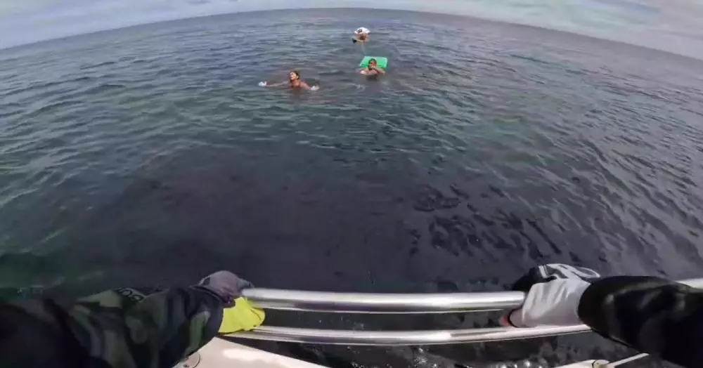 Kronologi pemancing asal Malaysia temukan 4 warga Indonesia terapung dari berbagai sumber Kronologi pemancing asal Malaysia temukan 4 warga Indonesia terapung dari berbagai sumber