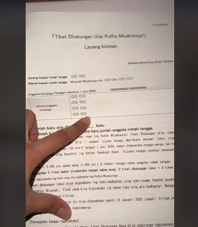 wanita ini kaget temukan terjemahan Bahasa Jawa di dalamnya © 2024 brilio.net