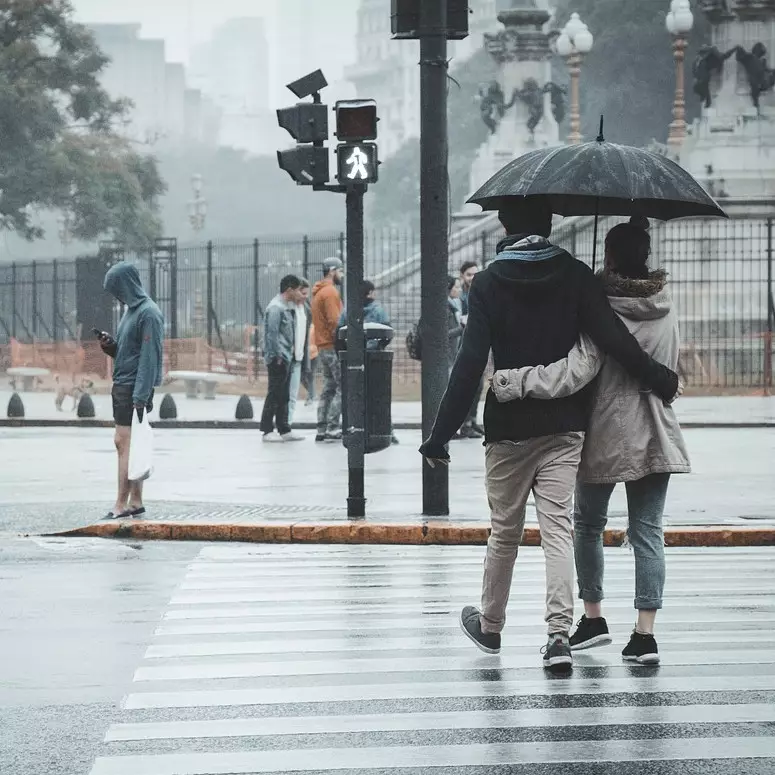 [KUIS] Siapa kamu sebenarnya dilihat saat hujan nekat terabas atau berteduh meski pakai pelindung