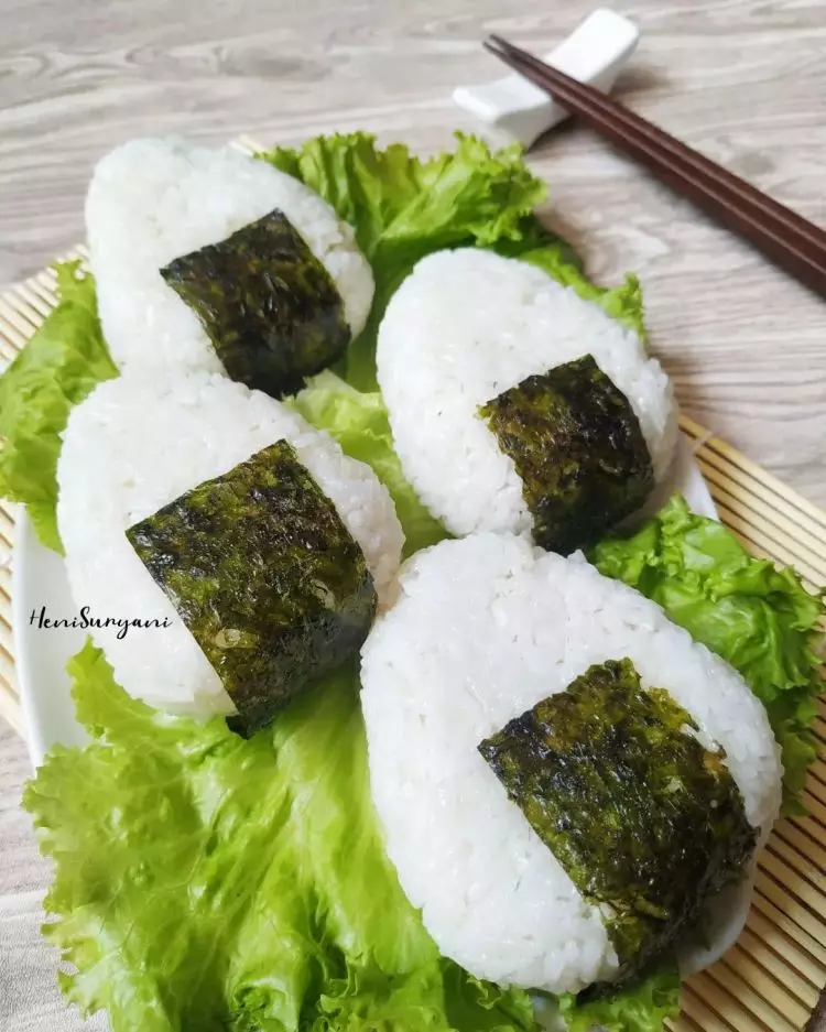 Masak apa hari ini? 11 Kreasi nasi kepal yang lezat, bikin kenyang, dan cocok jadi ide jualan