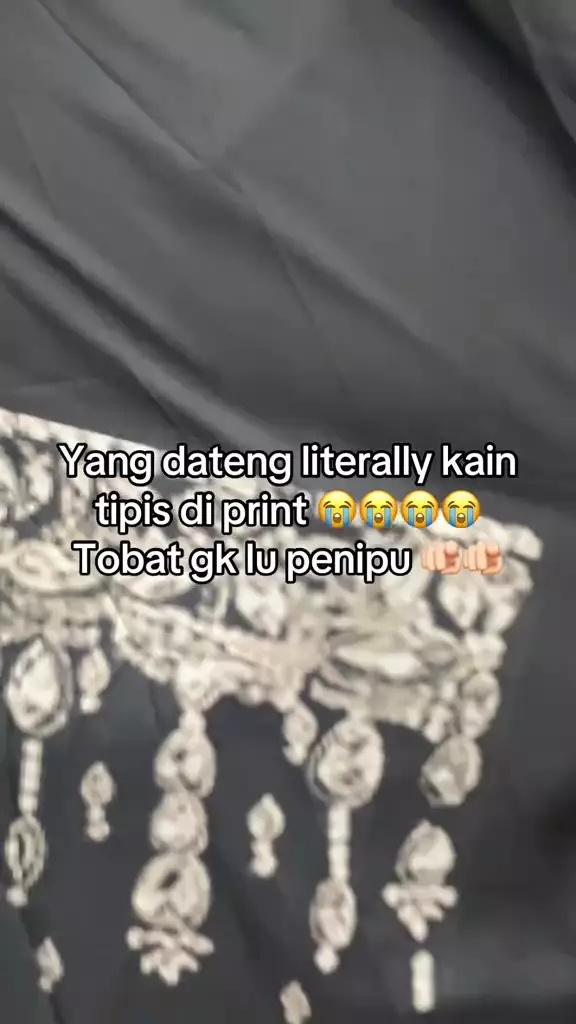 Momen wanita beli baju online © 2024 TikTok