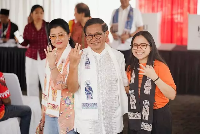 Momen politisi nyoblos Pilgub DKI © Instagram Momen politisi nyoblos Pilgub DKI © Instagram