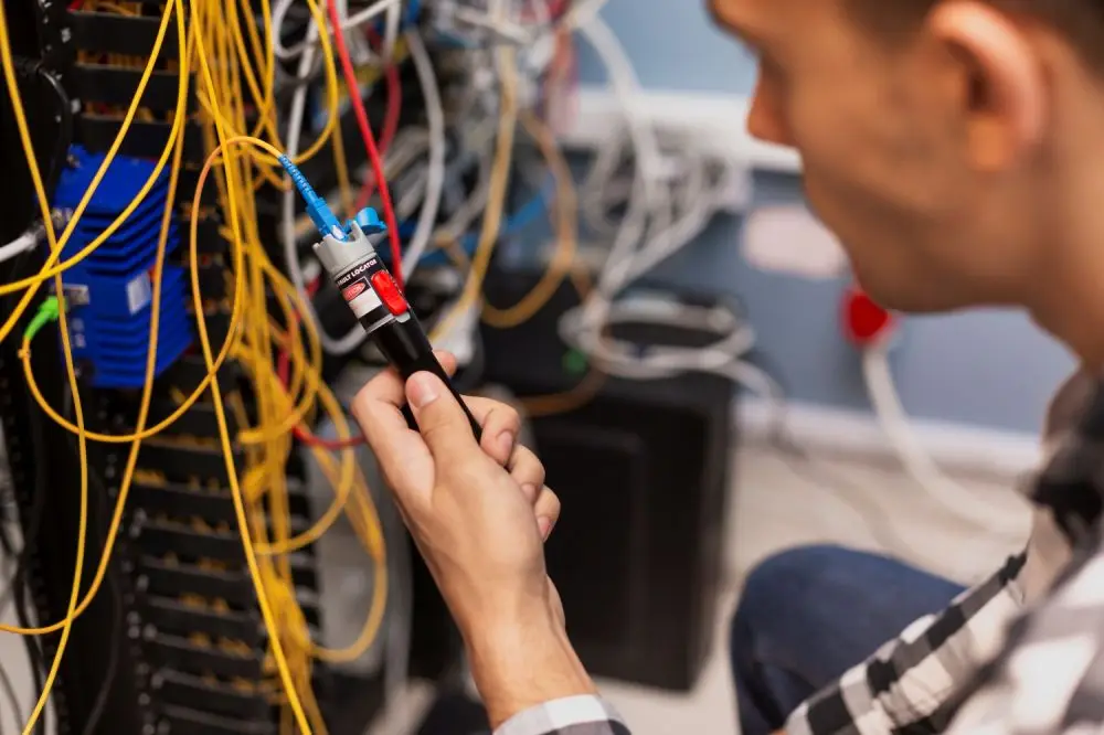 4 Alasan teknologi kabel lebih aman daripada nirkabel, lebih sulit diretas | Techno | Opsitek-4