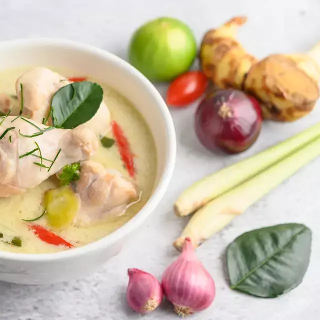 Resep opor ayam putih yang enak, sedap dan menggoda selera