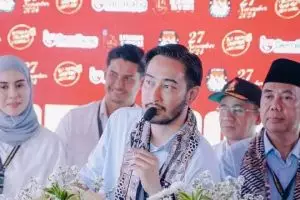 Tangis haru dan sujud syukur Jeje Govinda usai unggul di quick count Pilkada Bandung Barat