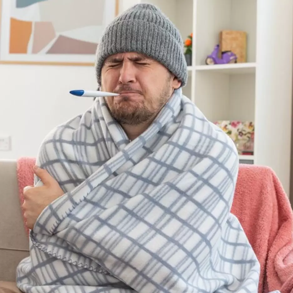 8 Mitos berselimut tebal bisa turunkan demam ini masih banyak dipercaya