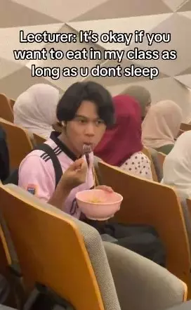 Dibolehin dosen makan selama di kelas © TikTok Dibolehin dosen makan selama di kelas © TikTok