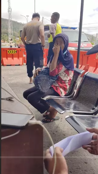 Kisah haru ibu terlantar di pelabuhan merak © 2024 TikTok