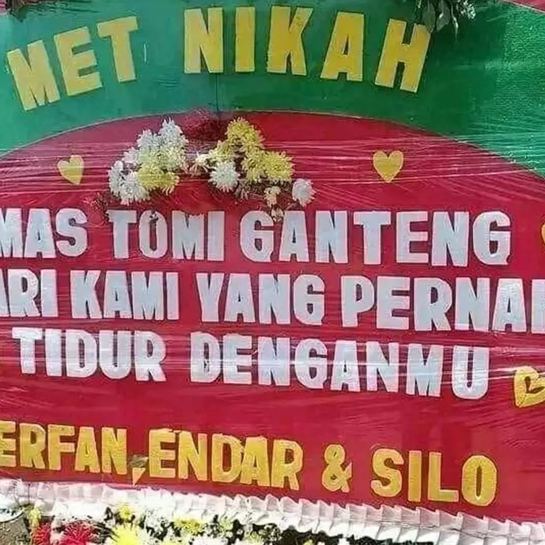 Usilnya nggak ketolong, 11 potret kocak teman ngirim karangan bunga ini mau marah tapi sohib sendiri