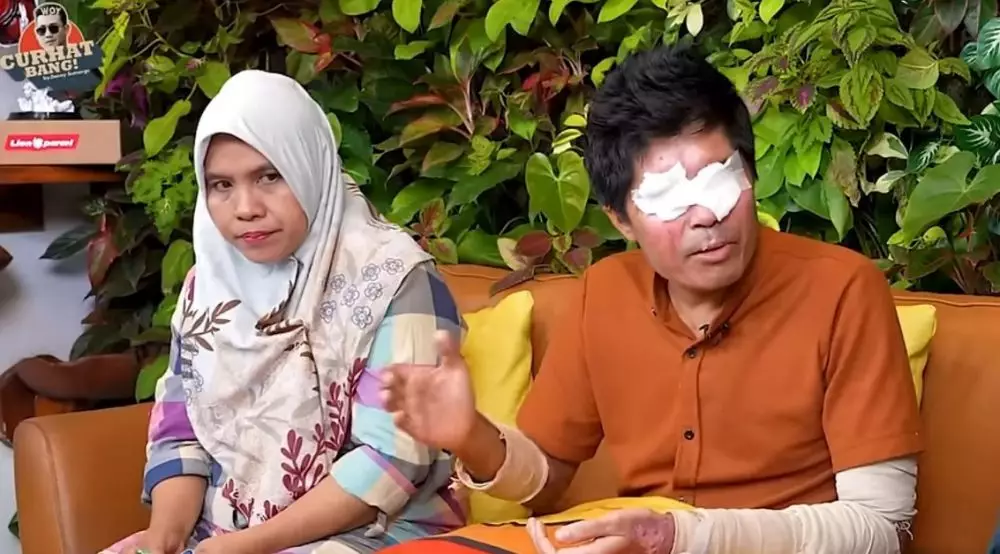 Denny Sumargo ditantang Alvin Lim siram mata © berbagai sumber Denny Sumargo ditantang Alvin Lim siram mata © berbagai sumber