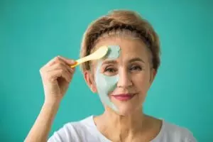 Nggak perlu beli face mask mahal, sampah dapur ini bisa dijadikan masker kolagen pengencang wajah