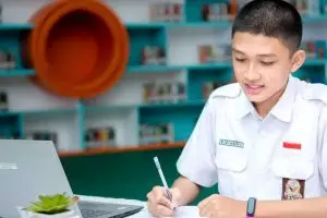 Lulusan SMK jadi penyumbang angka pengangguran terbesar di Indonesia, apa yang salah dari sistemnya?