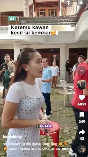 Sikap Ayu Ting-Ting saat ketemu teman SD banjir pujian Berbagai sumber Sikap Ayu Ting-Ting saat ketemu teman SD banjir pujian Berbagai sumber