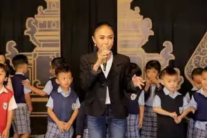 Biaya SPP di sekolah milik Yuni Shara cuma Rp3.000 per bulan, ternyata suami seleb ini jadi donaturnya