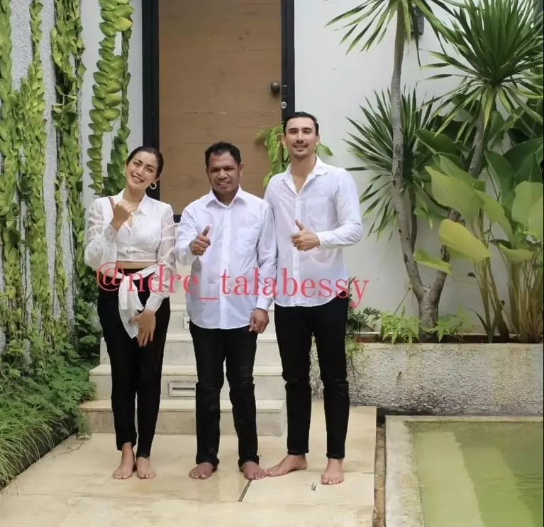 5 Seleb ini jalani proses pembaptisan jelang pernikahan © 2024 brilio.net