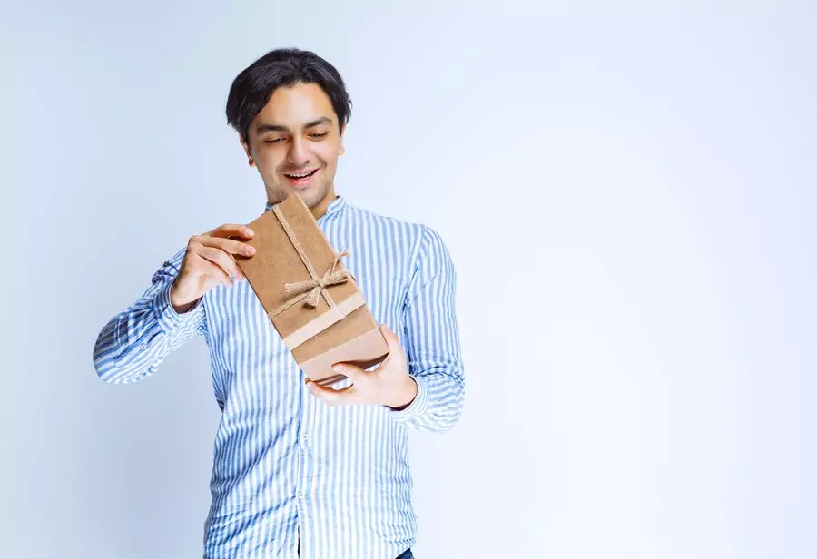 Arti mitos di balik larangan memberi hadiah jam tangan © 2024 brilio.net