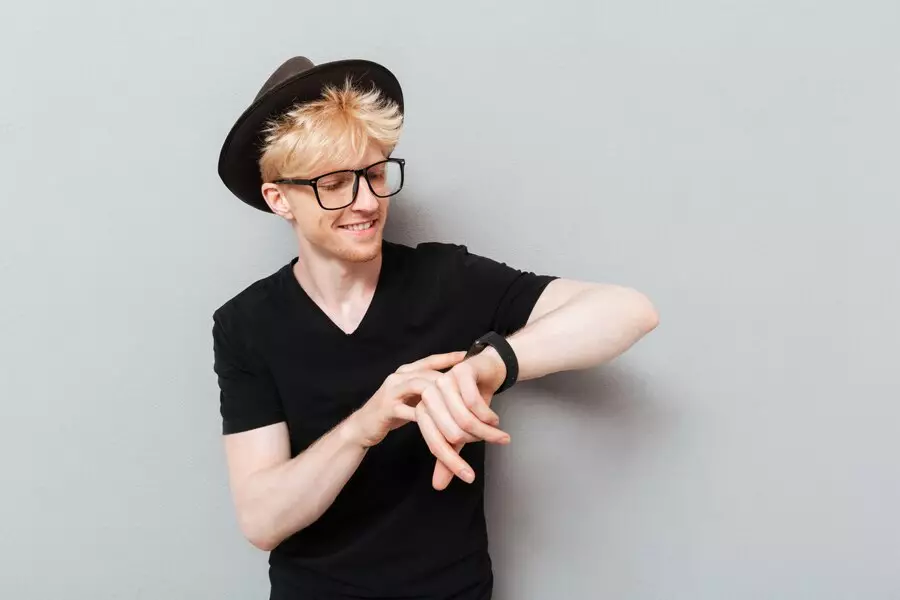 Arti mitos di balik larangan memberi hadiah jam tangan © 2024 brilio.net