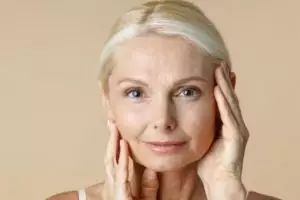 Masker dari 1 jenis tanaman herbal ini ampuh atasi wajah kendur, begini cara meraciknya