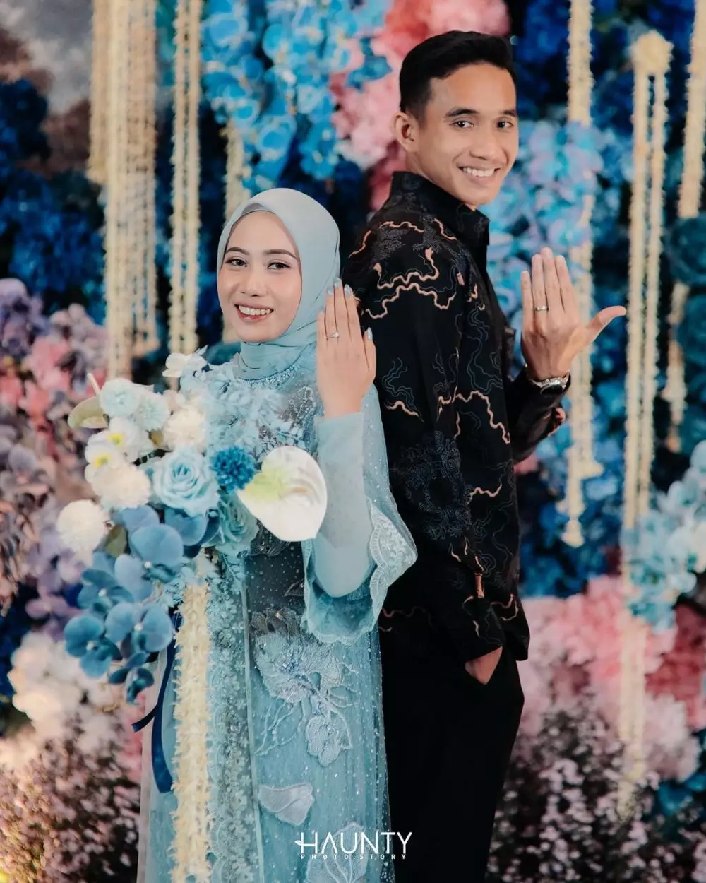Rizky Ridho bek Timnas Indonesia & Sendy Aulia berbagai sumber Rizky Ridho bek Timnas Indonesia & Sendy Aulia berbagai sumber