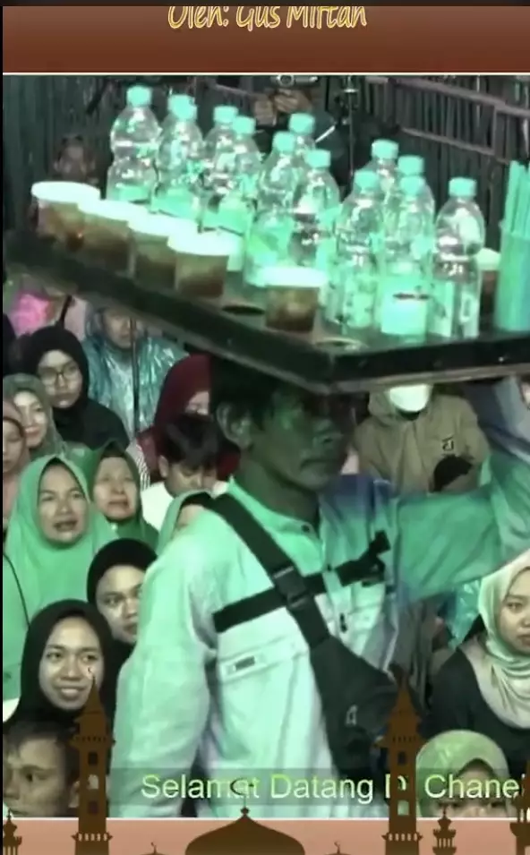 Gus Miftah guyonannya yang berkata kasar ke pedagang es teh © berbagai sumber