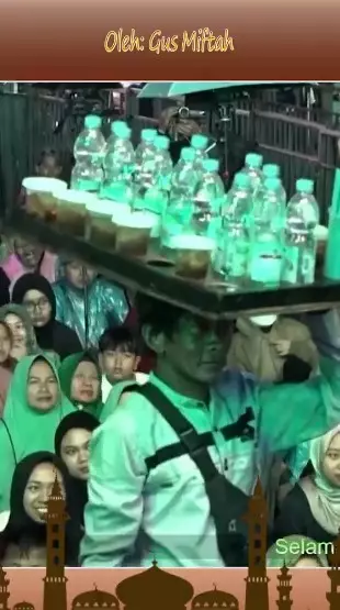 Sosok pedagang es teh dihina Gus Miftah © berbagai sumber Sosok pedagang es teh dihina Gus Miftah © berbagai sumber