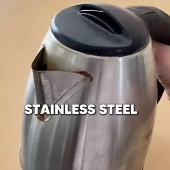 Jangan digosok sabut kawat, begini cara basmi kerak di teko stainless steel supaya aman tanpa baret